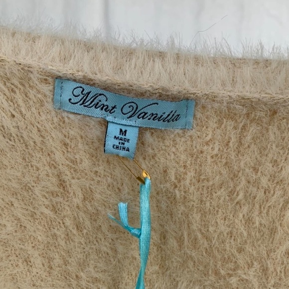 🆒 Softest, cutest, cropped fuzzy cardigan! - Picture 3 of 3